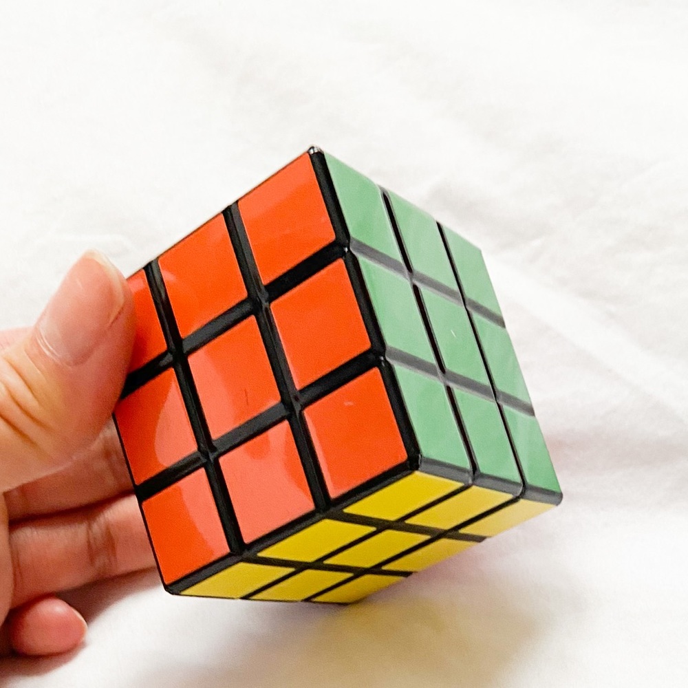 NWOT LIMITED EDITION RUBIKS CANISTER CUBE